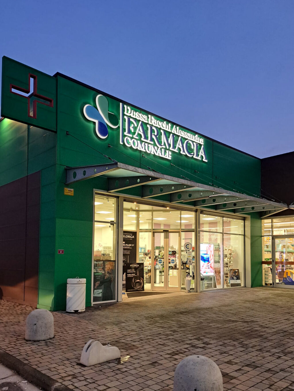 Insegna luminosa: Farmacia Facchi