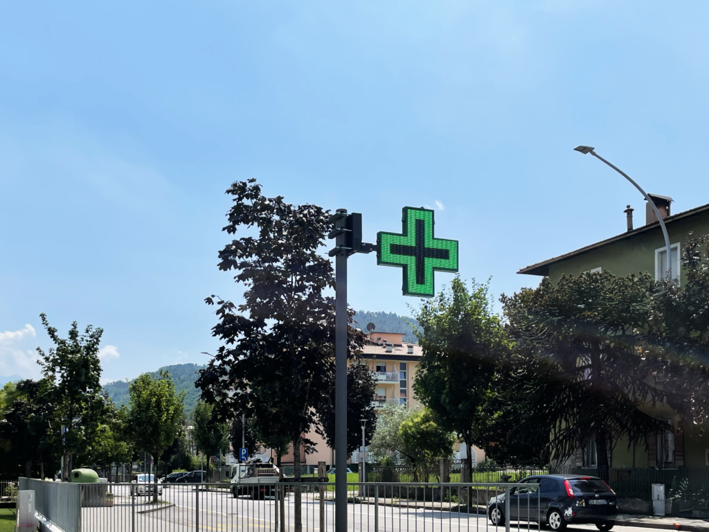 Croce a LED GREEN: Farmacia Monte Albano di Mori